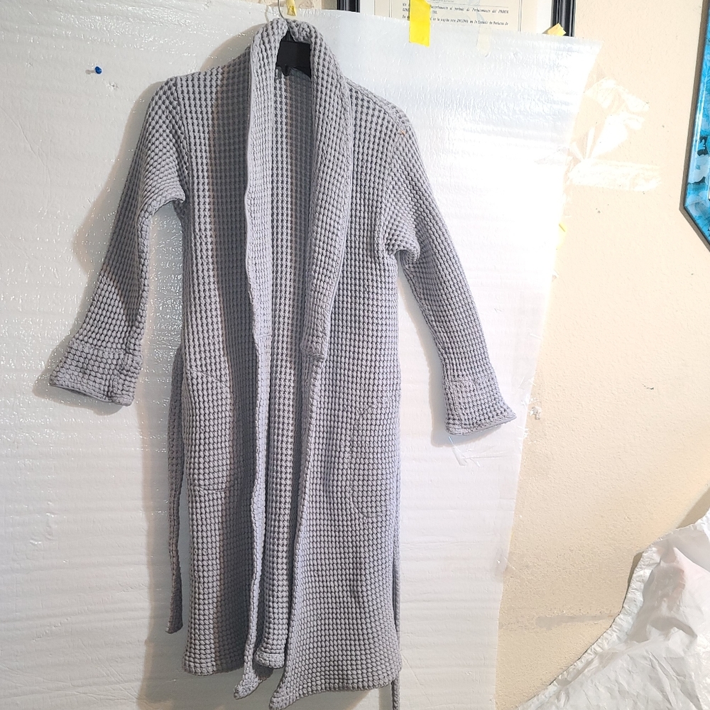 Brooklinen Waffle Gray Robe - Picture 6 of 12